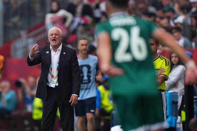 Senegal v Iraq - 2026 FIFA World Cup, WM, Weltmeisterschaft, Fussball Group I Graham Arnold Head Coach of Iraq giving instructions during the 2026 FIFA World Cup Group I match between Senegal and Iraq at Toronto Stadium. on June 26, 2026 in Toronto, Canada. (Photo by Leonardo Ramirez Eyepix Group) Copyright: xLeonardoxRamirezx xEyepixxGroupx LR26062026-03968