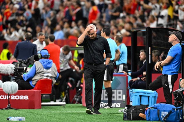 A dejected New Zealand head coach Darren Bazeley as New Zealand All Whites are 3-0 down, New Zealand All Whites v Belgium, Group G football match of the FIFA World Cup, WM, Weltmeisterschaft, Fussball 2026 at BC Place, Vancouver, Canada on Friday 26 June 2026. Photo: Andrew Cornaga Vancouver Canada Copyright: xAndrewxCornaga x