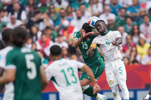 Senegal v Iraq - 2026 FIFA World Cup, WM, Weltmeisterschaft, Fussball Group I Ahmed Yahya 15 of Iraq and Idrissa Gana Gueye 05 of Senegal battle for the ball during the 2026 FIFA World Cup Group I match between Senegal and Iraq at Toronto Stadium. on June 26, 2026 in Toronto, Canada. (Photo by Leonardo Ramirez Eyepix Group) Copyright: xLeonardoxRamirezx xEyepixxGroupx LR26062026-05451