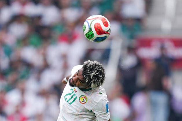 Senegal v Iraq - 2026 FIFA World Cup, WM, Weltmeisterschaft, Fussball Group I Ibrahim Mbaye 20 of Senegal heads the ball during the 2026 FIFA World Cup Group I match between Senegal and Iraq at Toronto Stadium. on June 26, 2026 in Toronto, Canada. (Photo by Leonardo Ramirez Eyepix Group) Copyright: xLeonardoxRamirezx xEyepixxGroupx LR26062026-09853