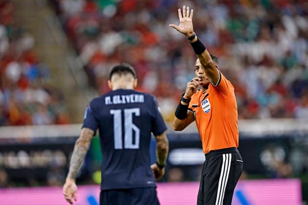 RECORD DATE NOT STATED 26th June 2026; Guadalajara Stadium, Guadalajara, Mexico; FIFA World Cup, WM, Weltmeisterschaft, Fussball Football, Uruguay versus Spain; Moroccan FIFA referee Ismail Elfath gestures HeulerxAndrey DiaEsportivo