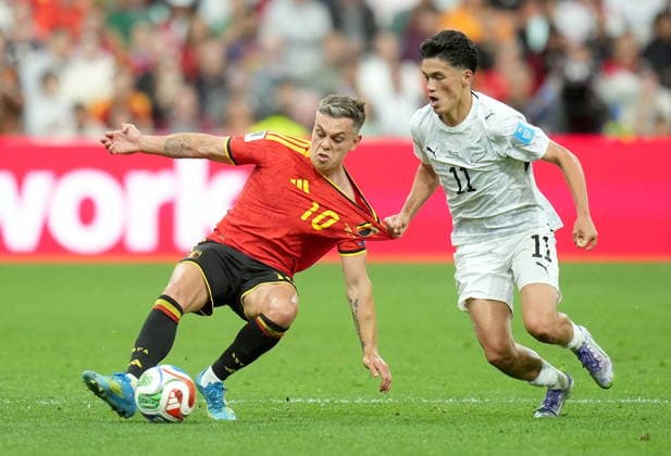 FIFA World Cup, WM, Weltmeisterschaft, Fussball 2026 - Group G - New Zealand vs Belgium Leandro Trossard (L) of Belgium in action against Elijah Just of New Zealand during the FIFA World Cup 2026 group stage match New Zealand against Belgium, in Vancouver, Canada, 26 June 2026. VANCOUVER Canada  Copyright: xBOBxFRIDx