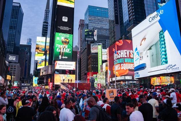 FIFA Fussball Weltmeisterschaft 2026, England und Panama Fans am Times Square von New York am 26.06.2026 *** 2026 FIFA World Cup, England and Panama fans in New York s Times Square on June 26, 2026 Copyright: xBahhoxKarax