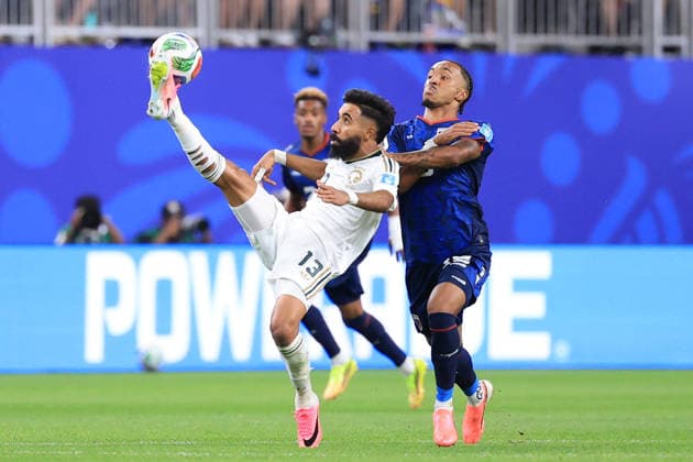 Livramento (R) of Cape Verde vies for the ball with Nawaf Boushal of Saudi Arabia during a Group H match at the 2026 FIFA World Cup, WM, Weltmeisterschaft, Fussball between Cape Verde and Saudi Arabia at NRG stadium in Houston, United States, 26 June 2026. FIFA World Cup 2026 - Group H - Cape Verde vs Saudi Arabia !ACHTUNG: NUR REDAKTIONELLE NUTZUNG!  Copyright: xCarlosxRamírezx GR6154 0860152330st
