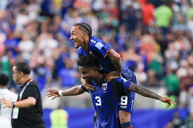 Diney Borges (L) and Livramento from Cape Verde celebrate at the end a Group H match at the 2026 FIFA World Cup, WM, Weltmeisterschaft, Fussball between Cape Verde and Saudi Arabia at NRG stadium in Houston, United States, 26 June 2026. FIFA World Cup 2026 - Group H - Cape Verde vs Saudi Arabia !ACHTUNG: NUR REDAKTIONELLE NUTZUNG!  Copyright: xCarlosxRamírezx GR6217 0860152526st