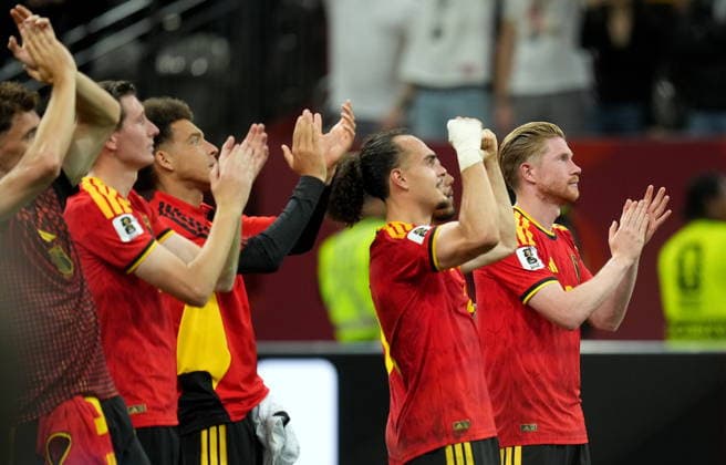 FIFA World Cup, WM, Weltmeisterschaft, Fussball 2026 - Group G - New Zealand vs Belgium Kevin De Bruyne (R) of Belgium and teammates applaud fans after the FIFA World Cup 2026 group stage match New Zealand against Belgium, in Vancouver, Canada, 26 June 2026. VANCOUVER Canada  Copyright: xBOBxFRIDx