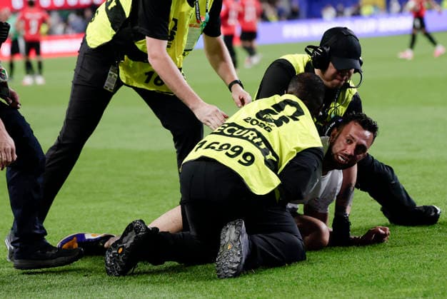 (260627) -- SEATTLE, June 27, 2026 -- A pitch invader (C) is seen controlled by security personnel during the group G match between Egypt and Iran at the 2026 FIFA World Cup, WM, Weltmeisterschaft, Fussball at Seattle Stadium in Seattle, the United States, June 26, 2026. (Photo by Xinhua) (SP)U.S.-SEATTLE-FOOTBALL-FIFA WORLD CUP-GROUP G-EGY VS IRN ArthurxDong 