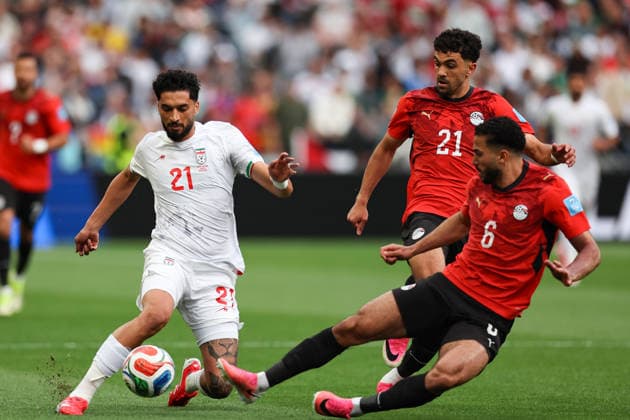SEATTLE, WA - JUNE 26: Defender Mohamed Abdelmoneim 6 of Egypt kicks the ball away from midfielder Mohammad Ghorbani 21 of IR Iran during the FIFA World Cup, WM, Weltmeisterschaft, Fussball 2026 Group G match between Egypt and IR Iran on June 26, 2026 at Seattle Stadium in Seattle, Washington. (Photo by Henry Rodenburg Icon Sportswire) SOCCER: JUN 26 FIFA World Cup 26 Group G - Egypt vs IR Iran EDITORIAL USE ONLY Icon260626012