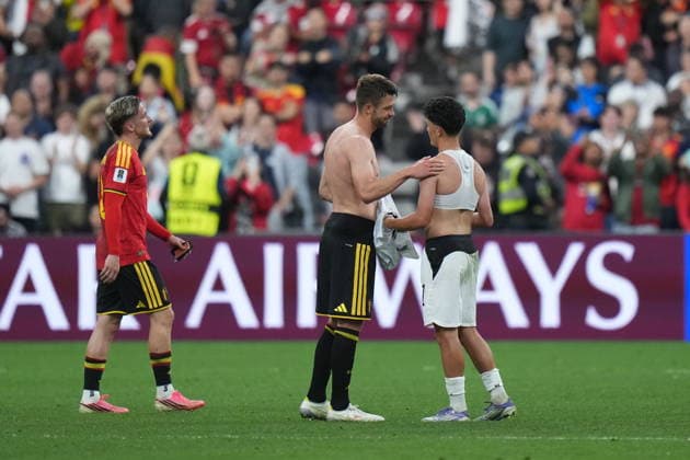 June 26, 2026, Vancouver, Bc, CANADA: Belgium s Brandon Mechele (4) and New Zealand s Elijah Just (11) swap jerseys after the game during World Cup Group G soccer match, in Vancouver, on Friday, June 26, 2026. Canada News - June 26, 2026  - ZUMAc35_ 20260626_zaf_c35_405 Copyright: xDarrylxDyckx