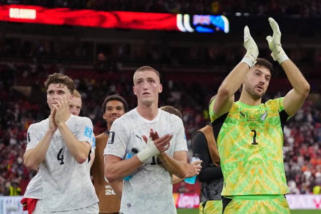 June 26, 2026, Vancouver, Bc, CANADA: New Zealand goalkeeper Max Crocombe (1) applauds the crowd after losing to Belgium during World Cup Group D soccer match, in Vancouver, on Friday, June 26, 2026. Canada News - June 26, 2026  - ZUMAc35_ 20260626_zaf_c35_413 Copyright: xEthanxCairnsx