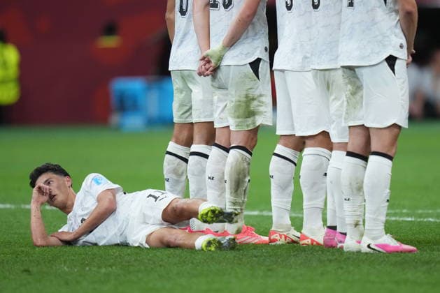 June 26, 2026, Vancouver, Bc, CANADA: New Zealand s Elijah Just (11) lies on the ground during a free kick for Belgium during the second half of a World Cup Group G soccer match, in Vancouver, on Friday, June 26, 2026. Canada News - June 26, 2026  - ZUMAc35_ 20260626_zaf_c35_423 Copyright: xDarrylxDyckx