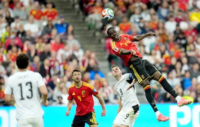 FIFA World Cup, WM, Weltmeisterschaft, Fussball 2026 - Group G - New Zealand vs Belgium Amadou Onana (R) of Belgium and Chris Wood of New Zealand in action during the FIFA World Cup 2026 group stage match New Zealand against Belgium, in Vancouver, Canada, 26 June 2026. VANCOUVER Canada  Copyright: xBOBxFRIDx