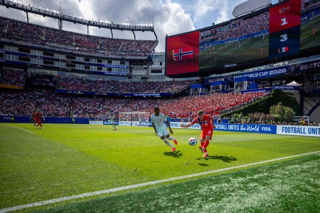 FOXBOROUGH, MASSACHUSETTS - JUNE 26: Fredrik Bjorkan of Norway passes the ball under pressure from Ousmane Dembele of France during the FIFA World Cup, WM, Weltmeisterschaft, Fussball 2026 Group I match between Norway and France at Boston Stadium on June 26, 2026 in Foxborough, Massachusetts.  Copyright: xMBxMediax