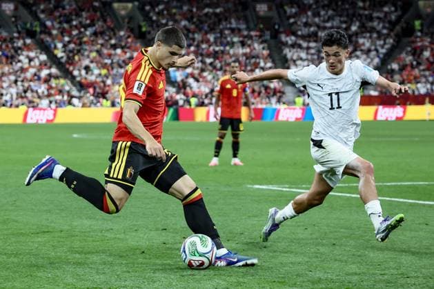Belgium s Matias Fernandez-Pardo and New Zealand s Elijah Just fight for the ball during a soccer game between Belgian national team, Nationalteam Red Devils and New Zealand, on Friday 26 June 2026, at the BC Place Vancouver stadium in Vancouver, Canada, the third game in the group stage of the FIFA World Cup, WM, Weltmeisterschaft, Fussball 2026. The Diables Rouges - Rode Duivels were drawn into Group G. BRUNOxFAHY  x179509079x