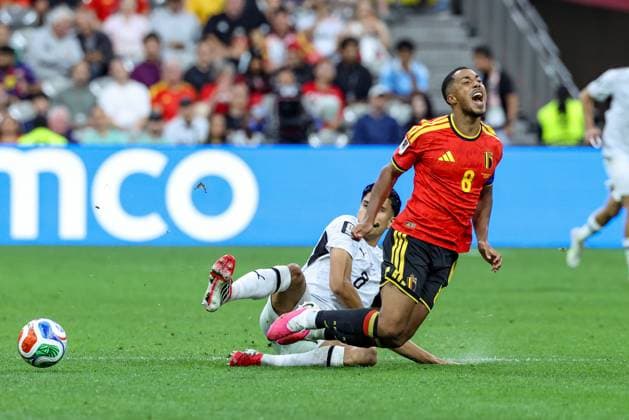 New Zealand s Marko Stamenic and Belgium s Youri Tielemans fight for the ball during a soccer game between Belgian national team, Nationalteam Red Devils and New Zealand, on Friday 26 June 2026, at the BC Place Vancouver stadium in Vancouver, Canada, the third game in the group stage of the FIFA World Cup, WM, Weltmeisterschaft, Fussball 2026. The Diables Rouges - Rode Duivels were drawn into Group G. BRUNOxFAHY  x179509155x