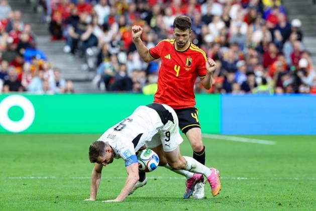 New Zealand s Chris Wood and Belgium s Brandon Mechele fight for the ball during a soccer game between Belgian national team, Nationalteam Red Devils and New Zealand, on Friday 26 June 2026, at the BC Place Vancouver stadium in Vancouver, Canada, the third game in the group stage of the FIFA World Cup, WM, Weltmeisterschaft, Fussball 2026. The Diables Rouges - Rode Duivels were drawn into Group G. BRUNOxFAHY  x179509590x