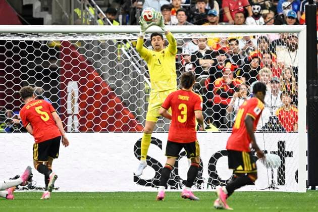 New Zealand vs Belgium - FIFA World Cup, WM, Weltmeisterschaft, Fussball 2026 VANCOUVER, CANADA - JUNE 26 : Courtois Thibaut goalkeeper of Belgium grabs the ball during the FIFA World Cup 2026 Group G match between New Zealand and Belgium at the BC Place Stadium on June 26, 2026 in Vancouver, Canada, 26 06 2026 Vancouver Canada  Copyright: xNicoxVereeckenx