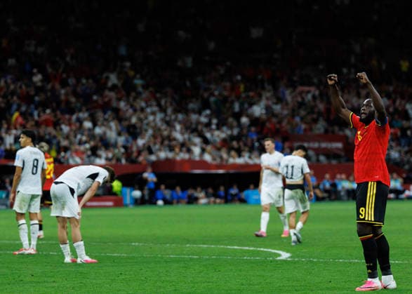 June 26, 2026, Vancouver, British Columbia, Canada: (R) Romelu Lukaku 9 of Belgium celebrates scoring his team s fourth goal during the FIFA World Cup, WM, Weltmeisterschaft, Fussball 2026 Group G match between New Zealand and Belgium at BC Place Vancouver. Vancouver Canada - ZUMAc132 20260626_fap_c132_013 Copyright: xAndrewxChinx