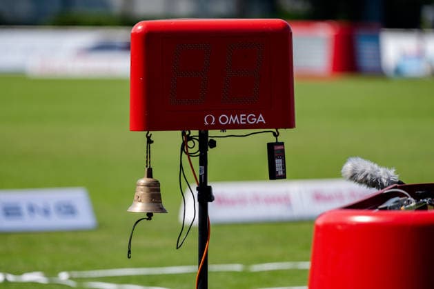 Ratingen, 27.06.2026, Leichathletik, Mehrkampf Glocke am Ziel *** Ratingen, June 27, 2026, Track and Field, Combined Events: Glocke Crosses the Finish Line