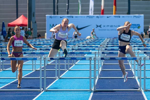 Enni Virjonen (FIN) geht ueber die letzte Hiuere. Daneben Myke van de Wiel (NED) unf Leonie Cambours (FRA), rechts. Stadtwerke Ratingen Mehrkampfmeeting 2026, Leichtathletik, 27. u. 28.06.2026 Stadtwerke Ratingen Mehrkampfmeeting 2026, Leichtathletik, 27. u. 28.06.2026 Ratingen *** Enni Virjonen (FIN) crosses the finish line. Next to her are Myke van de Wiel (NED) and Leonie Cambours (FRA); on the right, the Stadtwerke Ratingen Multi-Event Meet 2026, Track and Field, June 27 and 28, 2026; Stadtwerke Ratingen Combined Events Meeting 2026, Track and Field, June 27 and 28, 2026; Ratingen Copyright: xEibner-Pressefoto ThomasxHaeslerx EP_THR