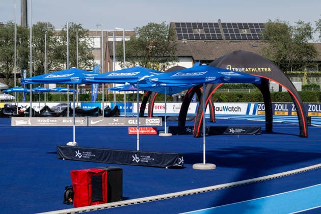 Zelte und Schirme fuer den Hitzeschutz. Stadtwerke Ratingen Mehrkampfmeeting 2026, Leichtathletik, 27. u. 28.06.2026 Stadtwerke Ratingen Mehrkampfmeeting 2026, Leichtathletik, 27. u. 28.06.2026 Ratingen *** Tents and umbrellas for heat protection at the Stadtwerke Ratingen Combined Events Meeting 2026, Track and Field, June 27 and 28, 2026 Stadtwerke Ratingen Combined Events Meeting 2026, Track and Field, June 27 and 28, 2026, Ratingen Copyright: xEibner-Pressefoto ThomasxHaeslerx EP_THR