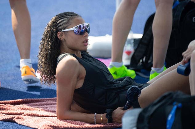 Anna-Elisabeth EHLERS, GER, kuehlt sich mit einem Faecher, Aktion 110m Huerden, Ratingen am 27.06.2026 Leichtathletik Stadtwerke Ratingen Mehrkampf-Meeting, vom 27.06.- 28.05.2026 in Ratingen Deutschland. Â *** Anna Elisabeth EHLERS, GER, cooling off with a fan, 110m hurdles event, Ratingen on June 27, 2026, at the Stadtwerke Ratingen Track and Field Combined Events Meeting, held from May 28 to June 27, 2026, in Ratingen, Germany Â