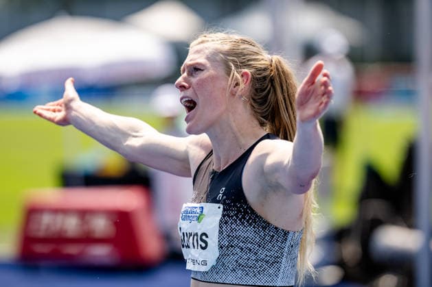 Ratingen, 27.06.2026, Leichathletik, Mehrkampf Shaina Burns (USA) animiert die Fans zum klatschen *** Ratingen, June 27, 2026, Track and Field, Combined Events: Shaina Burns of the U.S. encourages the fans to clap