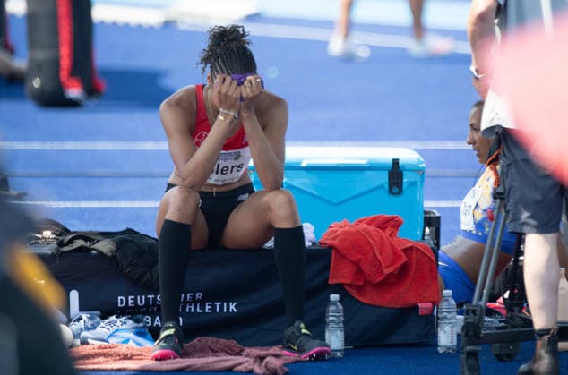 Anna-Elisabeth EHLERS, GER, Aktion Hochsprung, kühlt ihre Stir, Ratingen am 27.06.2026 Leichtathletik Stadtwerke Ratingen Mehrkampf-Meeting, vom 27.06.- 28.05.2026 in Ratingen Deutschland. Â *** Anna Elisabeth EHLERS, GER, high jump, cools her forehead, Ratingen on June 27, 2026, City of Ratingen Athletics Combined Events Meeting, held from May 28 to June 27, 2026, in Ratingen, Germany Â