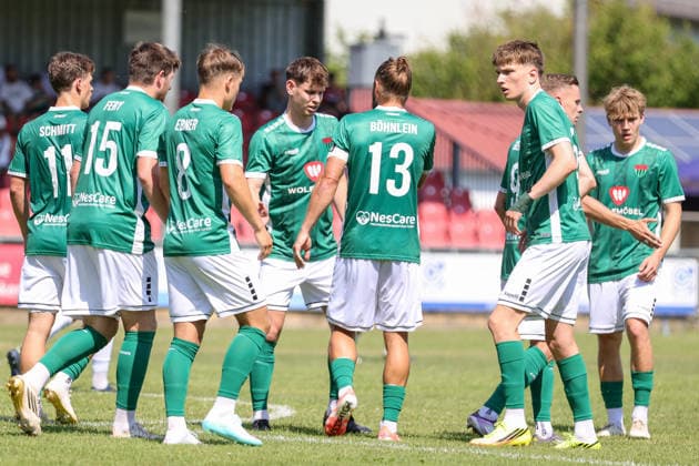 27.06.2026, Fußball, Testspiel, Sommervorbereitung, Saison 2026 2027, Regionalliga Bayern: ASV Rimpar - FC Schweinfurt 05 Schweinfurt feiert das 1:0 Rimpar Schömig-Digitaldruck-Arena Bayern Unterfranken Deutschland *** June 27, 2026, Soccer, Friendly Match, Summer Training, 2026–2027 Season, Bavarian Regional League: ASV Rimpar vs. FC Schweinfurt 05; Schweinfurt celebrates a 1–0 victory over Rimpar at the Schömig Digitaldruck Arena in Bavaria, Lower Franconia, Germany