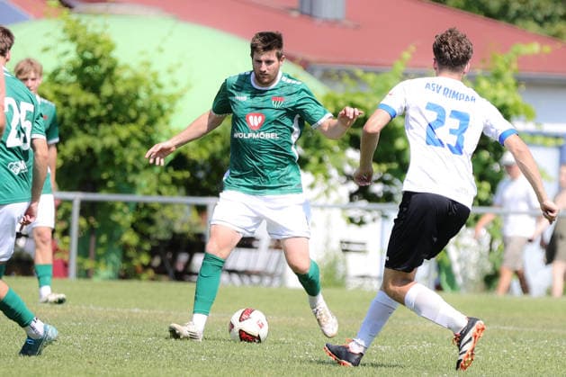 27.06.2026, Fußball, Testspiel, Sommervorbereitung, Saison 2026 2027, Regionalliga Bayern: ASV Rimpar - FC Schweinfurt 05 Mitte: Kevin Fery (FC Schweinfurt 05, 15) mit Ball Rimpar Schömig-Digitaldruck-Arena Bayern Unterfranken Deutschland *** June 27, 2026, Soccer, Friendly Match, Summer Training, 2026–2027 Season, Bavarian Regional League, ASV Rimpar vs. FC Schweinfurt 05, Center: Kevin Fery (FC Schweinfurt 05), No. 15 with the ball, Rimpar, Schömig, Digital Print, Arena Bavaria, Lower Franconia, Germany