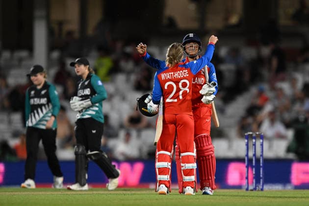 England Women Cricket v New Zealand Women, ICC Women s T20 World Cup England win - Danni Wyatt-Hodge of England hugs Sophia Dunkley of England after they chased down the New Zealand total during the ICC Women s T20 World Cup match between England Women Cricket and New Zealand Women at the Oval, London, UK on 27 June 2026. London Oval London UK Editorial use only , Copyright: xGrahamxHuntx PSI-24402-0123