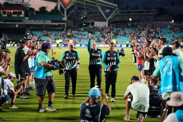 New Zealand players retire at the end of their tournament during the ICC Women s T20 World Cup match between England women and New Zealand Women at the Kia Oval, Kennington, England on 27 June 2026.  Copyright: xCharliexCarterx PMI-7284-0020