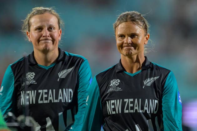 LONDON, ENGLAND JUNE 27 - Sophie Devine of New Zealand and Suzie Bates of New Zealand emotional for their last games from New Zealand after the ICC Women s T20 World Cup game between England Women and New Zealand Women at Kia Oval on June 27, 2026 in London , England . (Photo by Keeran Marquis Sports Press Photo)  Copyright: xKeeranxMarquis SPPx Sportspressphoto_SPR178387