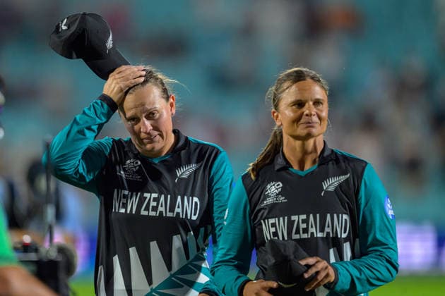 LONDON, ENGLAND JUNE 27 - Sophie Devine of New Zealand and Suzie Bates of New Zealand emotional for their last games from New Zealand after the ICC Women s T20 World Cup game between England Women and New Zealand Women at Kia Oval on June 27, 2026 in London , England . (Photo by Keeran Marquis Sports Press Photo)  Copyright: xKeeranxMarquis SPPx Sportspressphoto_SPR178389
