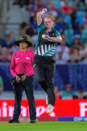 LONDON, ENGLAND JUNE 27 - Bree Illing of New Zealand in bowling action during the ICC Women s T20 World Cup game between England Women and New Zealand Women at Kia Oval on June 27, 2026 in London , England . (Photo by Keeran Marquis Sports Press Photo)  Copyright: xKeeranxMarquis SPPx Sportspressphoto_SPR178395