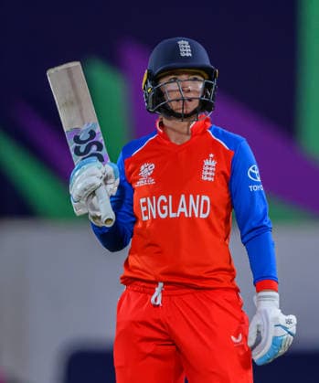 England Women v New Zealand Women ICC Women s T20 World Cup 2026 Danni Wyatt-Hodge of England Women raises her bat after scoring fifty against New Zealand Women during the ICC Women s T20 World Cup 2026 match at the Kia Oval, London 27 06 2026 UK Newspapers OUT Copyright: xGraemexWilcocksonx FIL-23579-0083