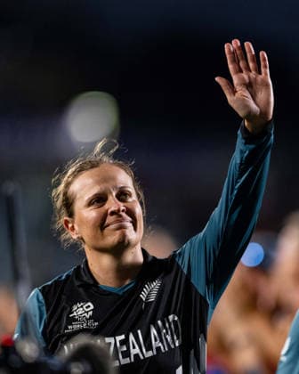 LONDON, ENGLAND JUNE 27 - Lea Tahuhu of New Zealand retires from the field during the ICC Women s T20 World Cup game between England Women and New Zealand Women at Kia Oval on June 27, 2026 in London , England . (Photo by Unnati Naidu Sports Press Photo)  Copyright: xUnnatixNaidu SPPx Sportspressphoto_SPR178400
