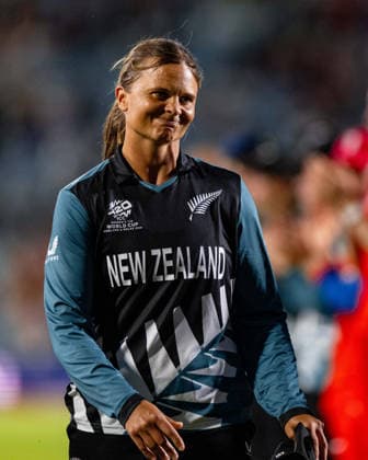 LONDON, ENGLAND JUNE 27 - Suzie Bates of New Zealand retires from the field during the ICC Women s T20 World Cup game between England Women and New Zealand Women at Kia Oval on June 27, 2026 in London , England . (Photo by Unnati Naidu Sports Press Photo)  Copyright: xUnnatixNaidu SPPx Sportspressphoto_SPR178404