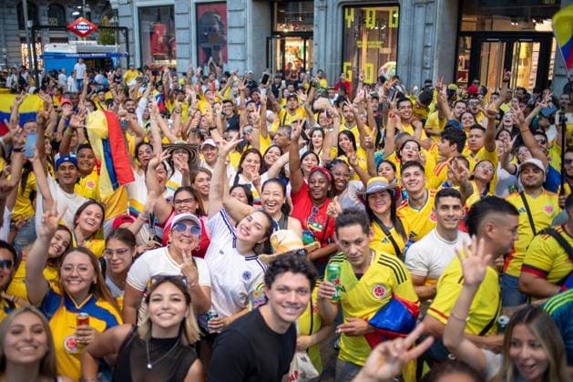June 27, 2026, Madrid, Madrid, Spain: Colombian fans celebrate during a gathering of Colombians in Madrid..Dozens of Colombians living in Madrid gathered this afternoon on Madrid s Gran VoÂ­a to cheer on their national men s soccer team, which faces Portugal this Saturday (local time) at Hard Rock Stadium in Miami for the third match of the group stage of the 2026 FIFA World Cup, WM, Weltmeisterschaft, Fussball in the USA, Canada, and Mexico. Madrid Spain - ZUMAs197 20260627_aaa_s197_045 Copyright: xSOPAxImagesx