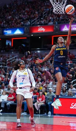 INDIANAPOLIS, IN - JUNE 27: Indiana Fever guard Kelsey Mitchell (0) shoots a lay up against the Los Angeles Sparks on June 27, 2026, at Gainbridge Fieldhouse in Indianapolis, Indiana. (Photo by Brian Spurlock Icon Sportswire) WNBA, Basketball Damen, USA JUN 27 Los Angeles Sparks at Indiana Fever EDITORIAL USE ONLY Icon26062710