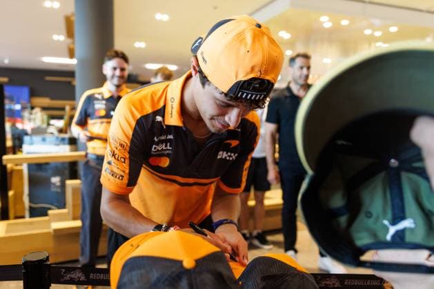 Lando Norris (McLaren Formula 1 Team, 01) trifft die Fans, Grosser Preis von Oesterreich, Motorsport, Formel 1, Saison 2026, 28.06.2026 Grosser Preis von Oesterreich, Motorsport, Formel 1, Saison 2026, 28.06.2026 Spielberg *** Lando Norris, McLaren Formula 1 Team, 01 meets the fans, Austrian Grand Prix, Motorsports, Formula 1, 2026 Season, June 28, 2026 Austrian Grand Prix, Motorsports, Formula 1, 2026 Season, June 28, 2026, Spielberg Copyright: xEibner-Pressefoto AlexanderxNeisx EP_ANS