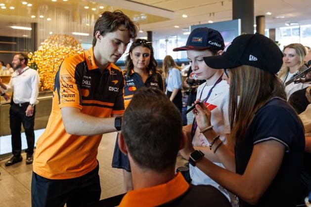 Oscar Piastri (McLaren Mastercard F1 Team, 81) trifft die Fans, Grosser Preis von Oesterreich, Motorsport, Formel 1, Saison 2026, 28.06.2026 Grosser Preis von Oesterreich, Motorsport, Formel 1, Saison 2026, 28.06.2026 Spielberg *** Oscar Piastri, McLaren Mastercard F1 Team, No. 81, meets fans, Austrian Grand Prix, Motorsports, Formula 1, 2026 Season, June 28, 2026 Austrian Grand Prix, Motorsports, Formula 1, 2026 Season, June 28, 2026 Spielberg Copyright: xEibner-Pressefoto AlexanderxNeisx EP_ANS