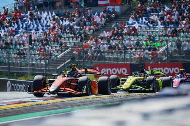 Spielberg, Österreich 26.-28. Juni 2026: Formel 1 - Großer Preis von Österreich - 2026 - Spielberg - Sonntag Formel 2 Haupt Rennen Podium Im Bild: Oliver Goethe (GER) führt das Verfolgerfeld an Red Bull Ring *** Spielberg, Austria, June 26–28, 2026; 2026 Formula 1 Austrian Grand Prix, Spielberg, Sunday; Formula 2 Main Race Podium; Pictured: Oliver Goethe (GER) leads the chasing pack at the Red Bull Ring Copyright: xFotostandx xFabianxWernerx-xSpeedpicturesx