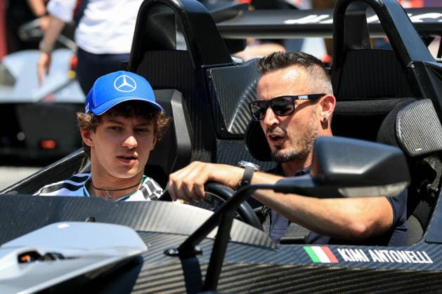MOTORSPORTS, FORMULA 1 - GP of Austria 2026 SPIELBERG,AUSTRIA,28.JUN.26 - MOTORSPORTS, FORMULA 1 - Grand Prix of Austria, Red Bull Ring. Image shows Andrea Kimi Antonelli (ITA Mercedes) and Dominic Paris (ITA).  GEPAxpictures xMarioxBuehner-Weinrauch