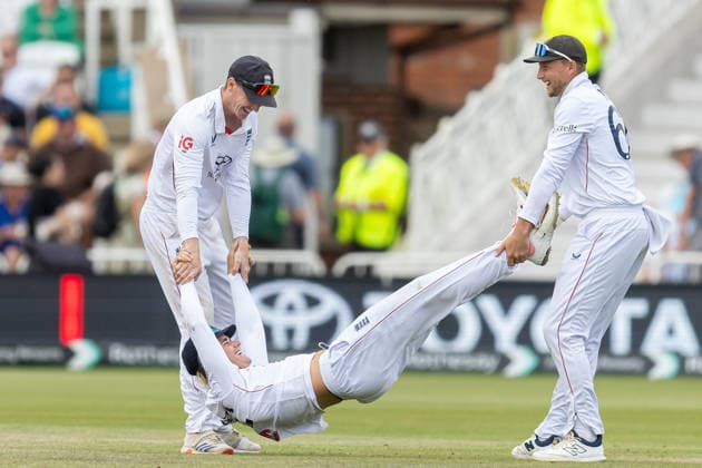 England v New Zealand, International Test Match 2026 England Harry Brook and England Joe Root swing England Jacob Bethell during the 4th day of 3rd Rotheseay Test Match between England and New Zealand at Trent Bridge, Nottingham, UK on 28 June 2026. Nottingham Trent Bridge Nottinghamshire UK Editorial use only , Copyright: xManjitxNarotrax PSI-24441-0016