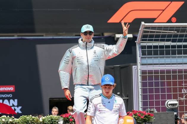 Drivers Parade, Kimi Antonelli (Mercedes-AMG Petronas 12), George Russell (Mercedes-AMG Petronas 63), Rennen, Grosser Preis von Oesterreich, Motorsport, Herren, Formel 1, 28.06.2026 Spielberg Steiermark Oesterreich *** Drivers Parade, Kimi Antonelli, Mercedes AMG Petronas 12, George Russell, Mercedes AMG Petronas 63, Race, Austrian Grand Prix, Motorsports, Men, Formula 1, June 28, 2026, Spielberg, Styria, Austria Copyright: xkolbert-press ChristianxKolbertx