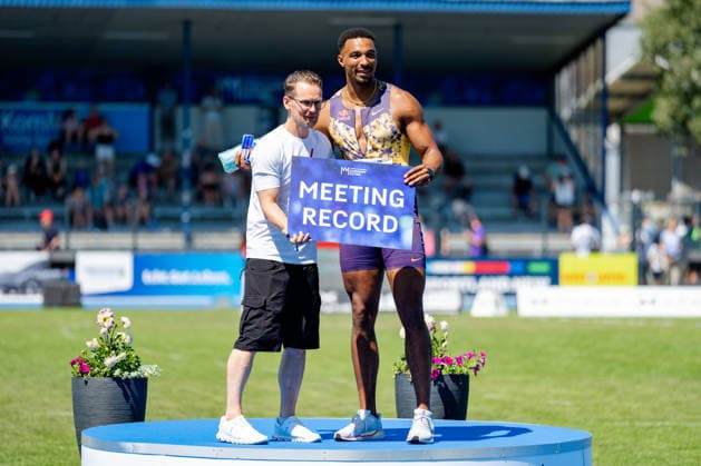 Ratingen, 28.06.2026, Leichathletik, Mehrkampf, Zehnkamp Ehrung Meeting Record im Diskuswurf für Leo Neugebauer (GER, VfB Stuttgart 1893) *** Ratingen, June 28, 2026, Track and Field, Combined Events, Decathlon; Award Ceremony; Meeting Record in the Discus Throw for Leo Neugebauer (GER), VfB Stuttgart 1893