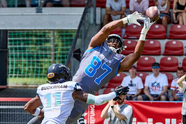 European Football Alliance (EFA), Munich Ravens vs Nordic Storm, Munich Ravens, Nordic Storm, 2026-06-28 in München-Unterhaching (Alpenbauer Sportpark Unterhaching) De AMORIM MIRANDA Roberto (Nordic Storm TE Nr87-NOR87), BUCKRHAM Divine (Munich Ravens Defensive Back (DB) Nr11-MUC11) sportworld München-Unterhaching Alpenbauer Sportpark Unterhachin Bayern Deutschland *** European Football Alliance (EFA), Munich Ravens vs. Nordic Storm, Munich Ravens, Nordic Storm, June 28, 2026, in Munich-Unterhaching, Alpenbauer Sportpark, Unterhaching, Germany; AMORIM MIRANDA Roberto, Nordic Storm TE No. 87 (NOR87), BUCKRHAM Divine, Munich Ravens, Defensive Back (DB), No. 11 (MUC11), Sportworld, Munich, Unterhaching, Alpenbauer Sportpark, Unterhaching, Bavaria, Germany