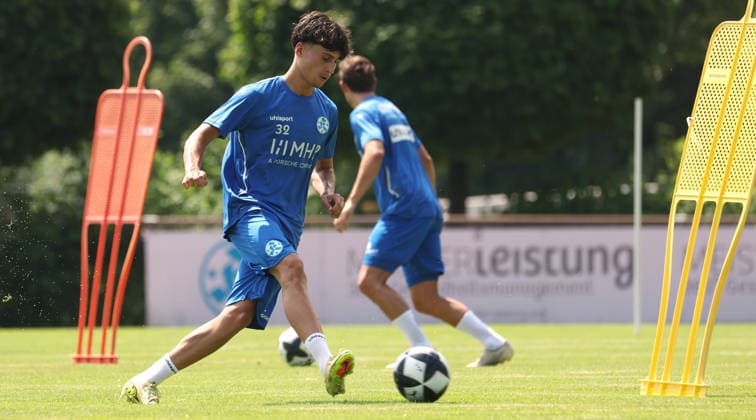 Stuttgart -Degerloch, Fußball SV Stuttgarter Kickers Trainingsauftakt, Neuzugang Leandro Mendes-Rangel (Kader U19) *** Stuttgart Degerloch, Soccer: SV Stuttgarter Kickers Kick Off Training, New Signing Leandro Mendes Rangel, U19 Roster