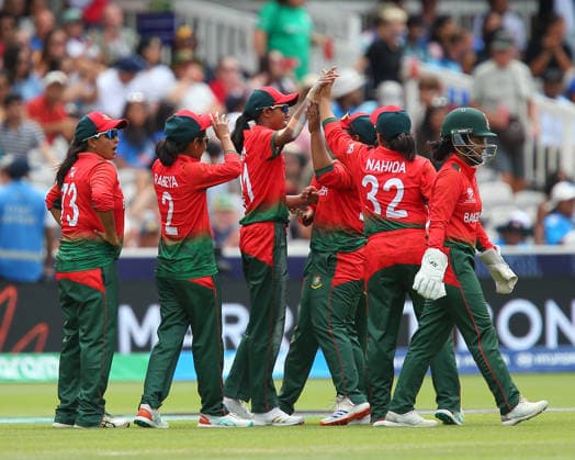 LONDON, ENGLAND - JUNE 28: WICKET 113-6. Players of Bangladesh celebrate after Shorna Akter of Bangladesh takes catch during the ICC Women s T20 World Cup match between South Africa and Bangladesh at Lord s Cricket Ground on June 28, 2026 in London, England.  Copyright: xJayxPatel SPPx Sportspressphoto_SPR179267